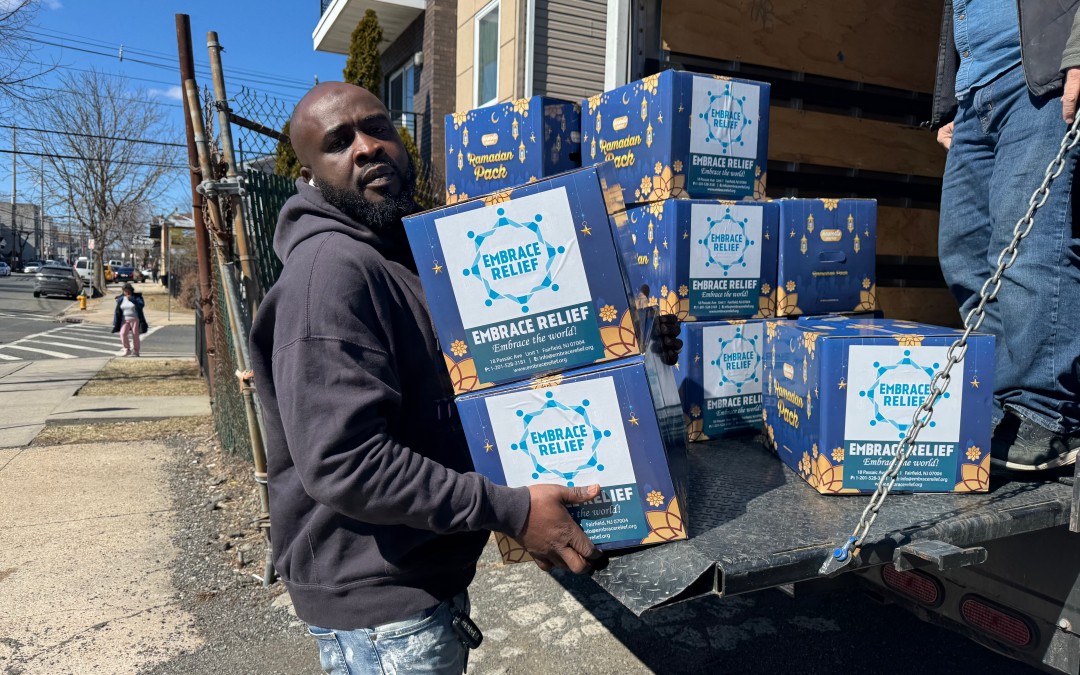 College Path Mentorship Students Lead Food Drive